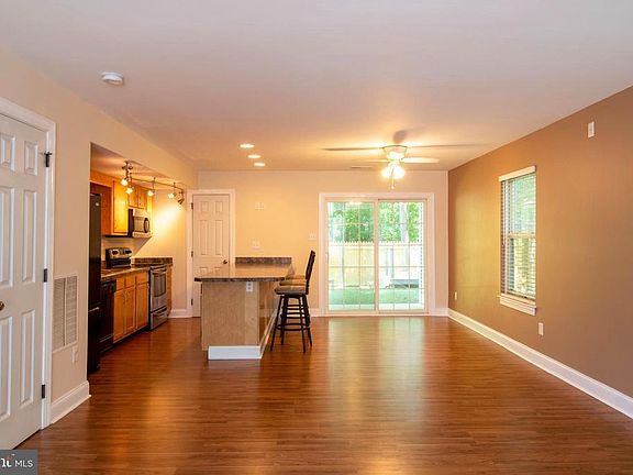 5th image of 150 Creekside Ct