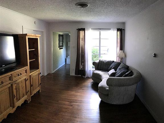 5th image of 526 Royal Crest Dr