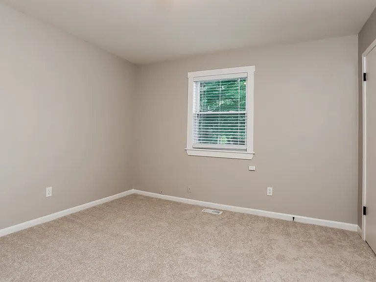 2661 Deerfield Cir — Photo 16