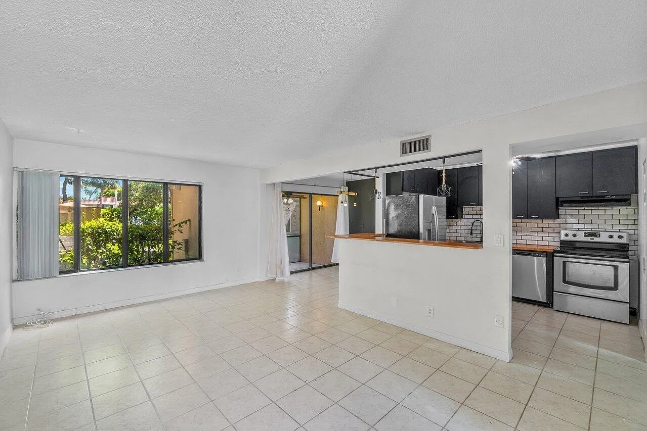 3 bed, 2.0 bath, 1268 sqft, $2,950 — Photo 3