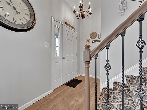 4th image of 8 Cranberry Cir