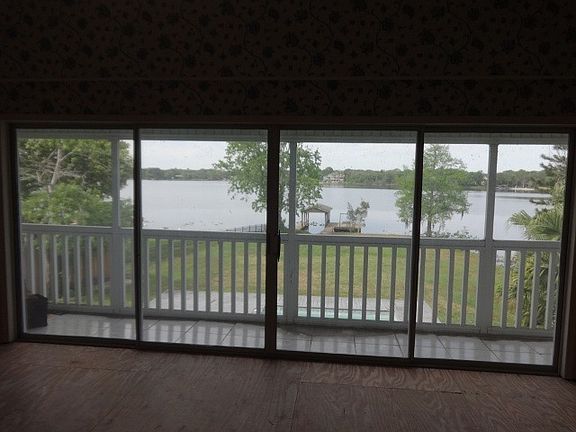 5th image of 110 Cherry Hill Cir