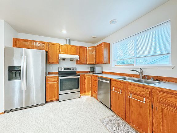 3rd image of 665 NW Gurley Ct