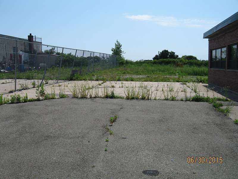 2nd image of 5465 48th St
