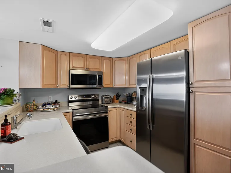 8501 Bayside Rd #604 — Photo 8