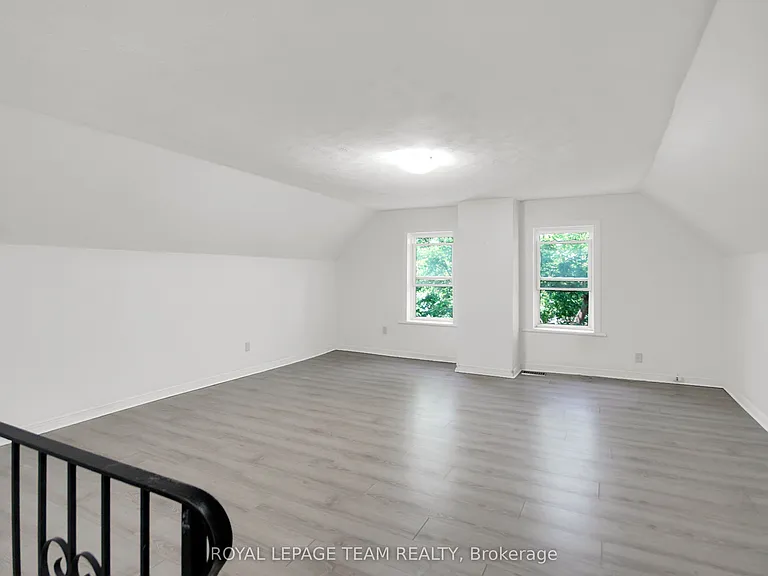 4 Eccles St #5 — Photo 7