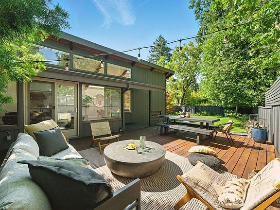 4th image of 12 Oak Knoll Avenue