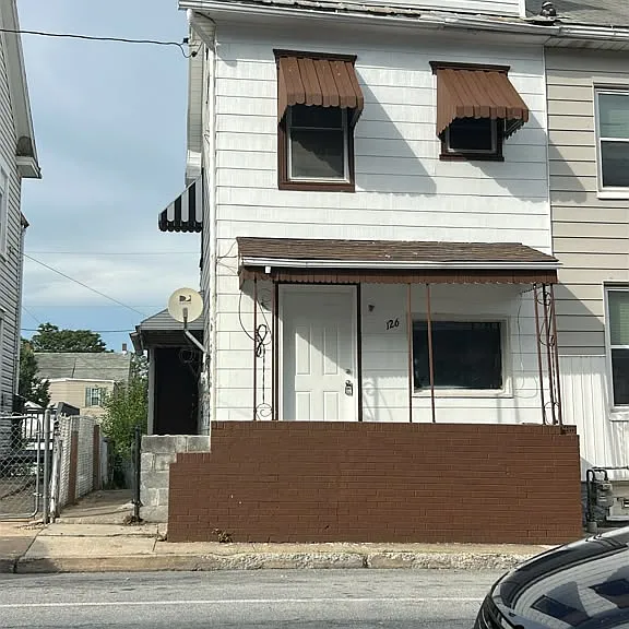 126 Ray St — Photo 1