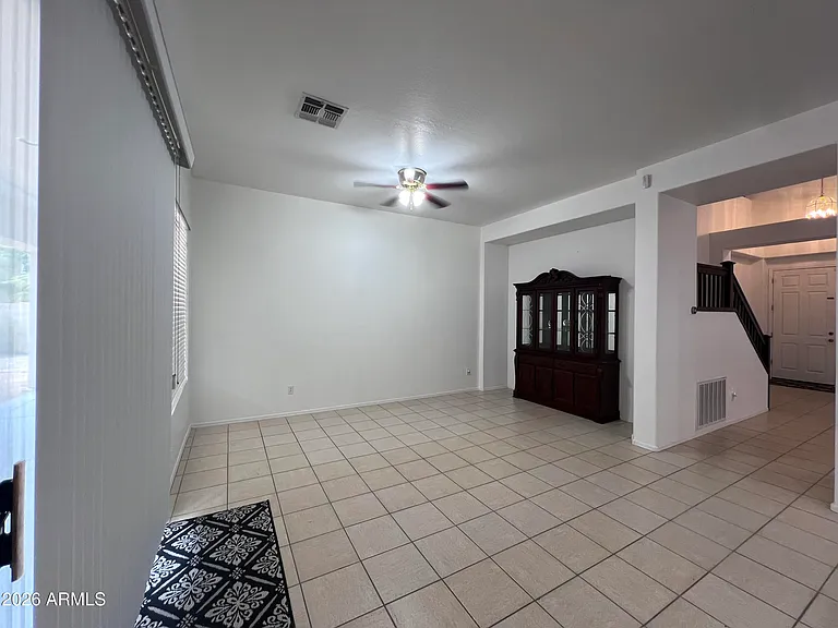 218 E Sunburst Ln — Photo 9