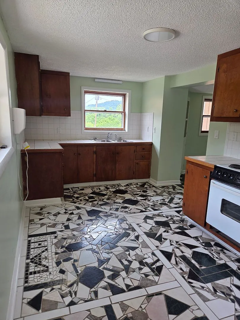 2 or 3 Bedroom / 1 Bath chalet style Mtn Retreat duplex — Photo 4