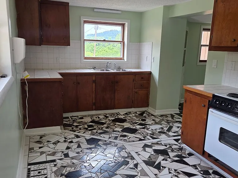 171 Gilmer St #B — Photo 4