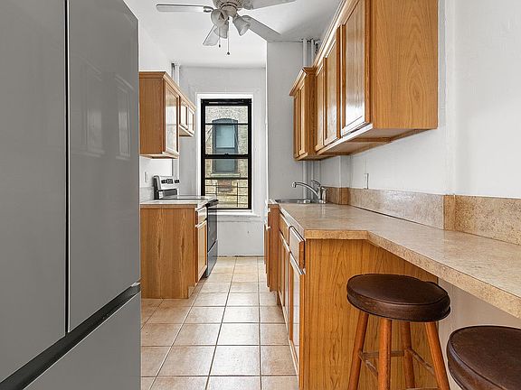 3rd image of 4260 Broadway APT 208