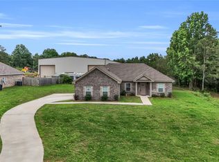 715 Pinetuckett Pkwy, Deatsville, AL 36022