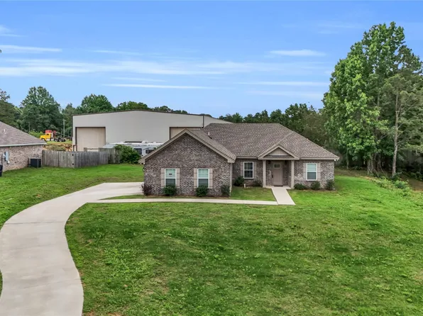 715 Pinetuckett Pkwy, Deatsville, AL 36022