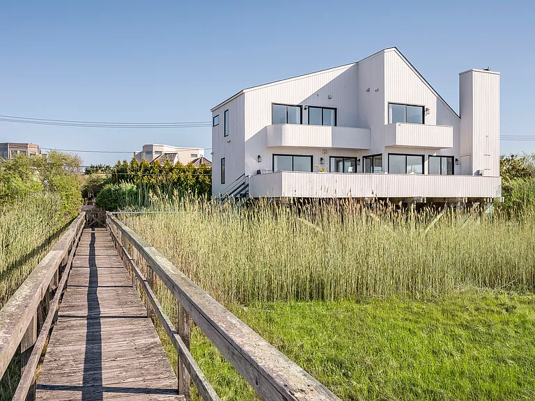 88 Dune Rd — Photo 1