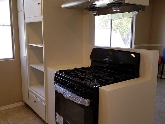 4th image of 1361 E Palm Dr