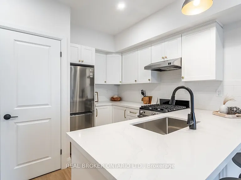 113 Catharine St N #1 — Photo 1