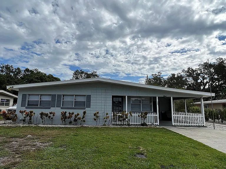 1st image of 135 Pinecrest Dr