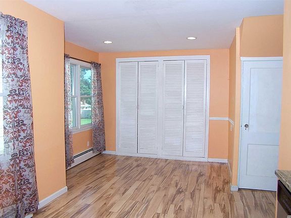 3rd image of 2872 Locust Ave