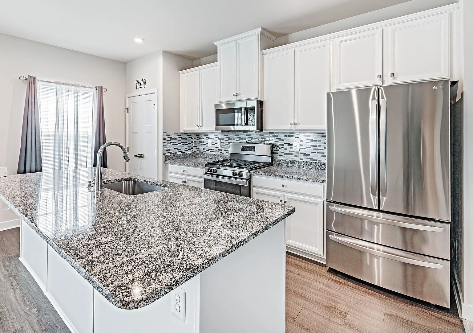 Middletown - 3 bedroom, 2.5 bath townhome — Photo 4