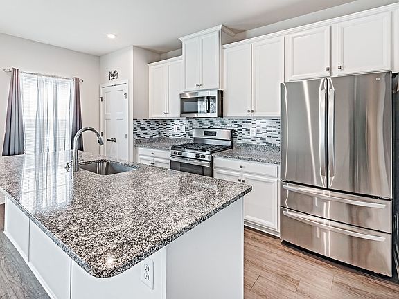 4th image of 715 Kalmar Ln