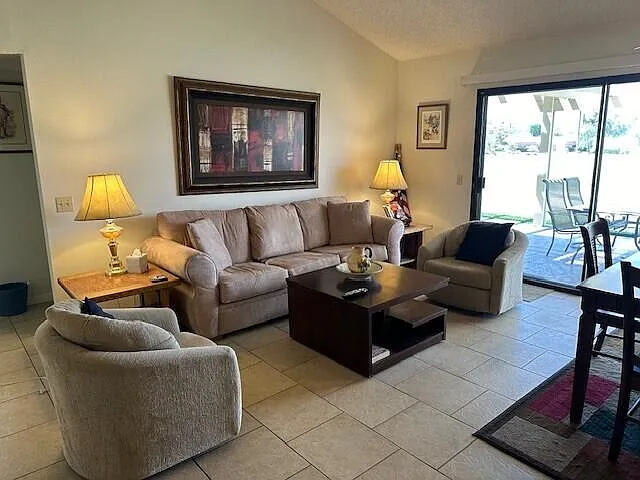 2 bed, 938 sqft, $4,800 — Photo 1