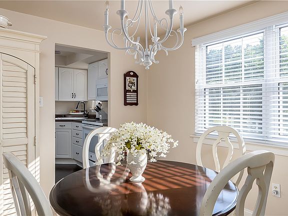 5th image of 22 Oakhill Ave