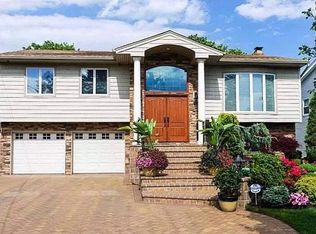 2809 Covered Bridge Rd, Merrick, NY 11566