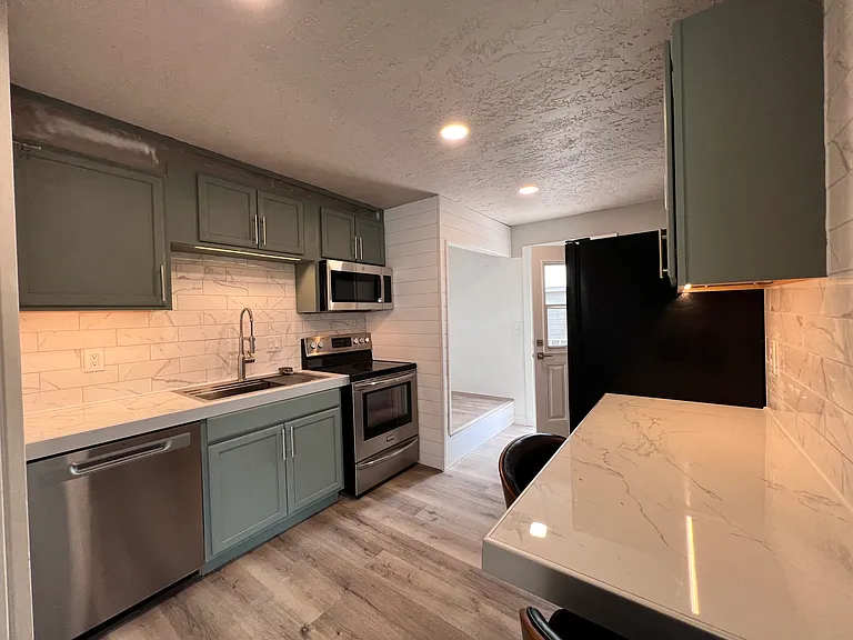 405 SE Dunham St #405 — Photo 6