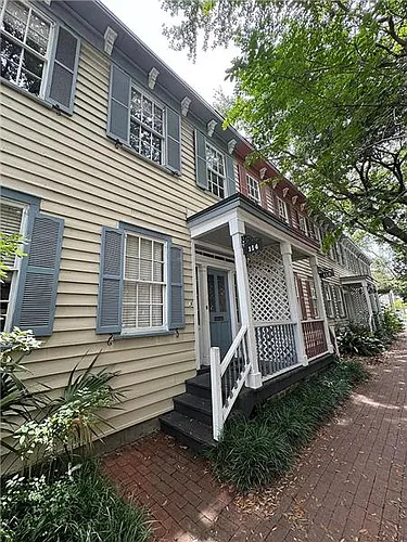 114 W Henry St Photo 1