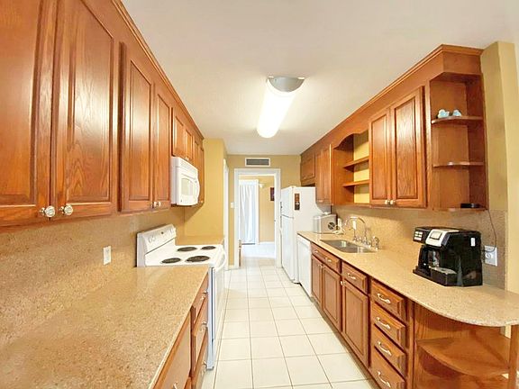 2nd image of 411 E Harriet St