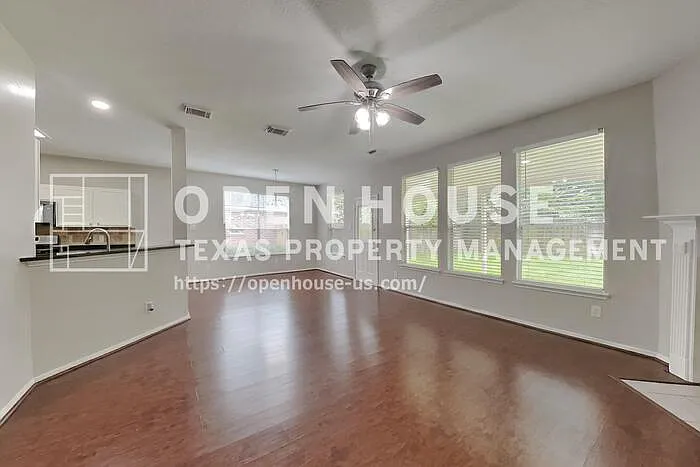 4 bed, 2.5 bath, 2468 sqft, $2,425 — Photo 4