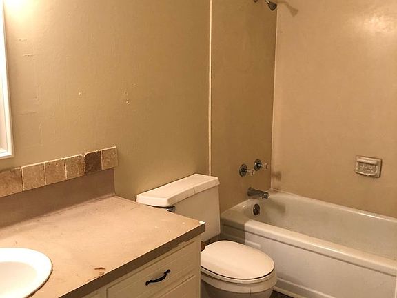 5th image of 104 Damon Dr
