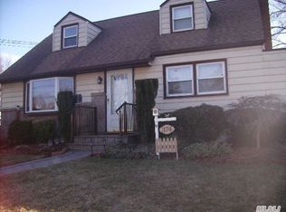 374 Chestnut Ave, East Meadow, NY 11554