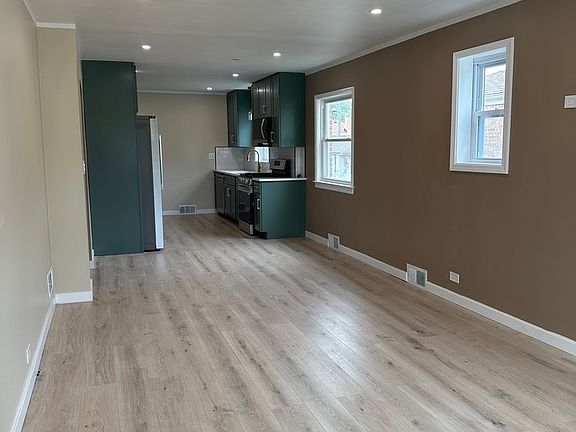 4th image of 2608 W 97th St