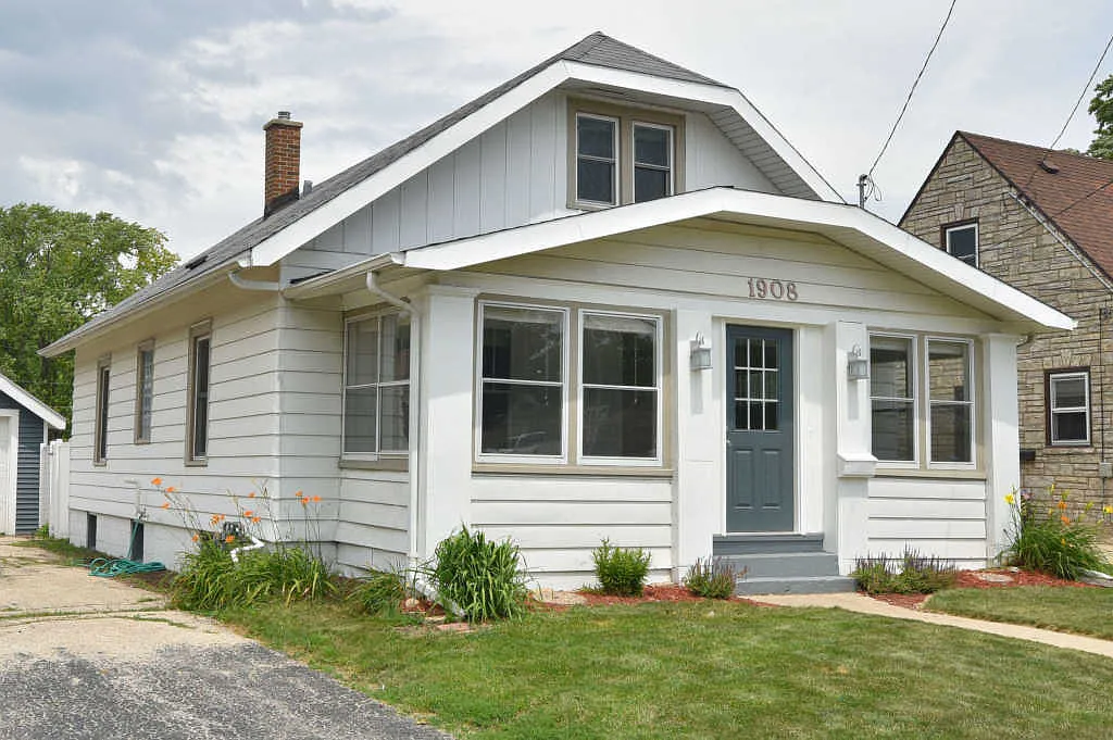 1908 Summit Ave photo 1