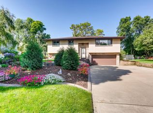6803 Zinnia Ln N, Maple Grove, MN 55311