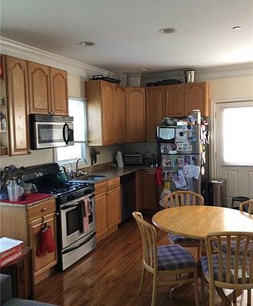 3rd image of 58 Robertson Ave