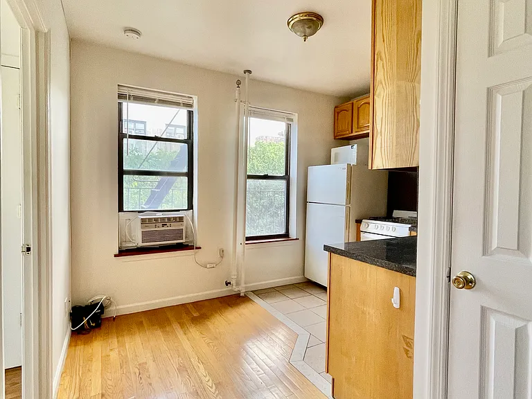 136 McKibbin St #10R — Photo 2