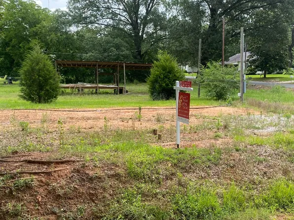 104 E Howard St, Mooringsport, LA 71060