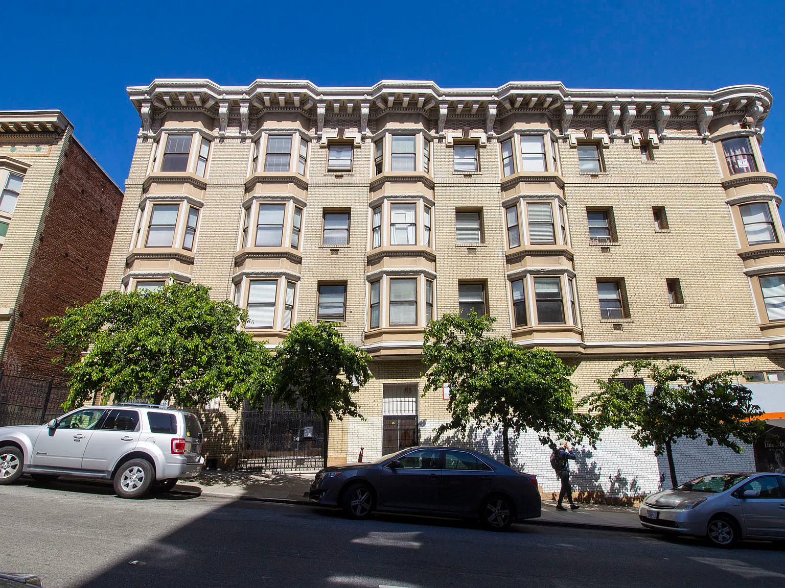 920 Leavenworth — Photo 1