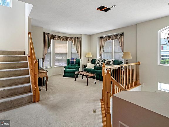 3rd image of 134 Spencer Cir