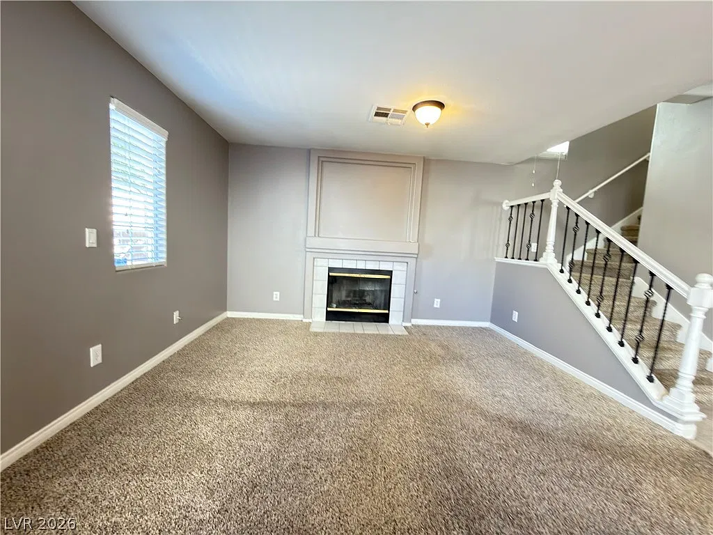 3 bed, 2.5 bath, 1389 sqft, $1,800 — Photo 2