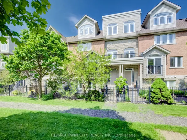 35 Grosvenor Ln, Cambridge, ON N1R 8N2