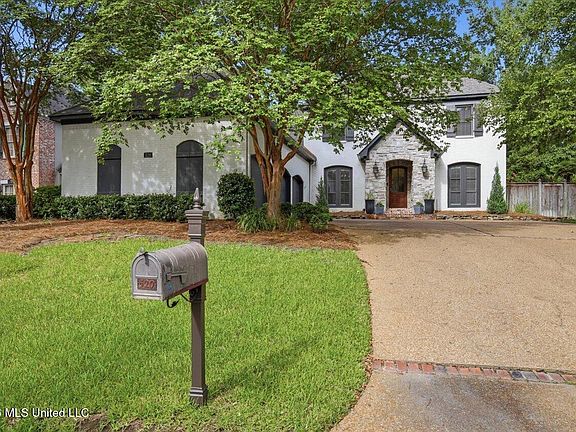 3rd image of 520 Heatherstone Ct