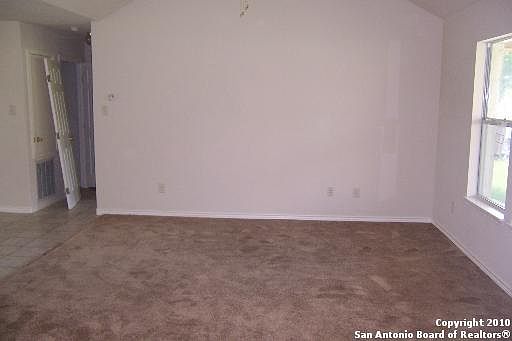 5th image of 17482 CLAYTON ST