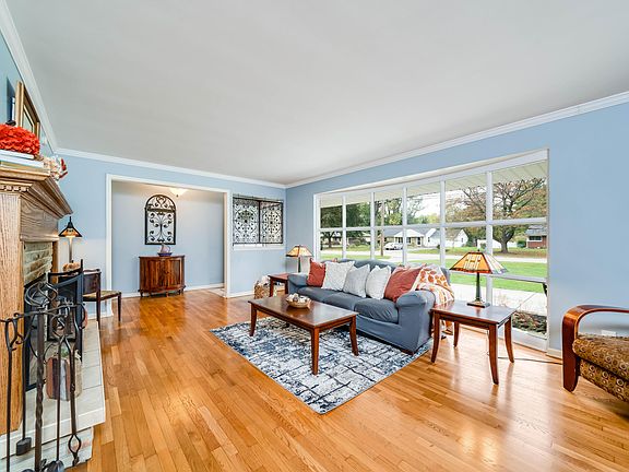 2nd image of 3101 Fleetwood Dr