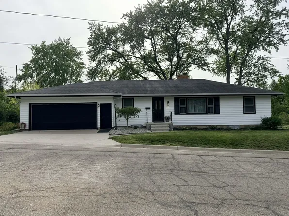 84 Kings Blvd, Sparta, MI 49345