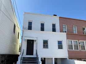 19 Long St, Jersey City, NJ