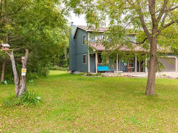 8 Harvest Ln, Galena, IL 61036